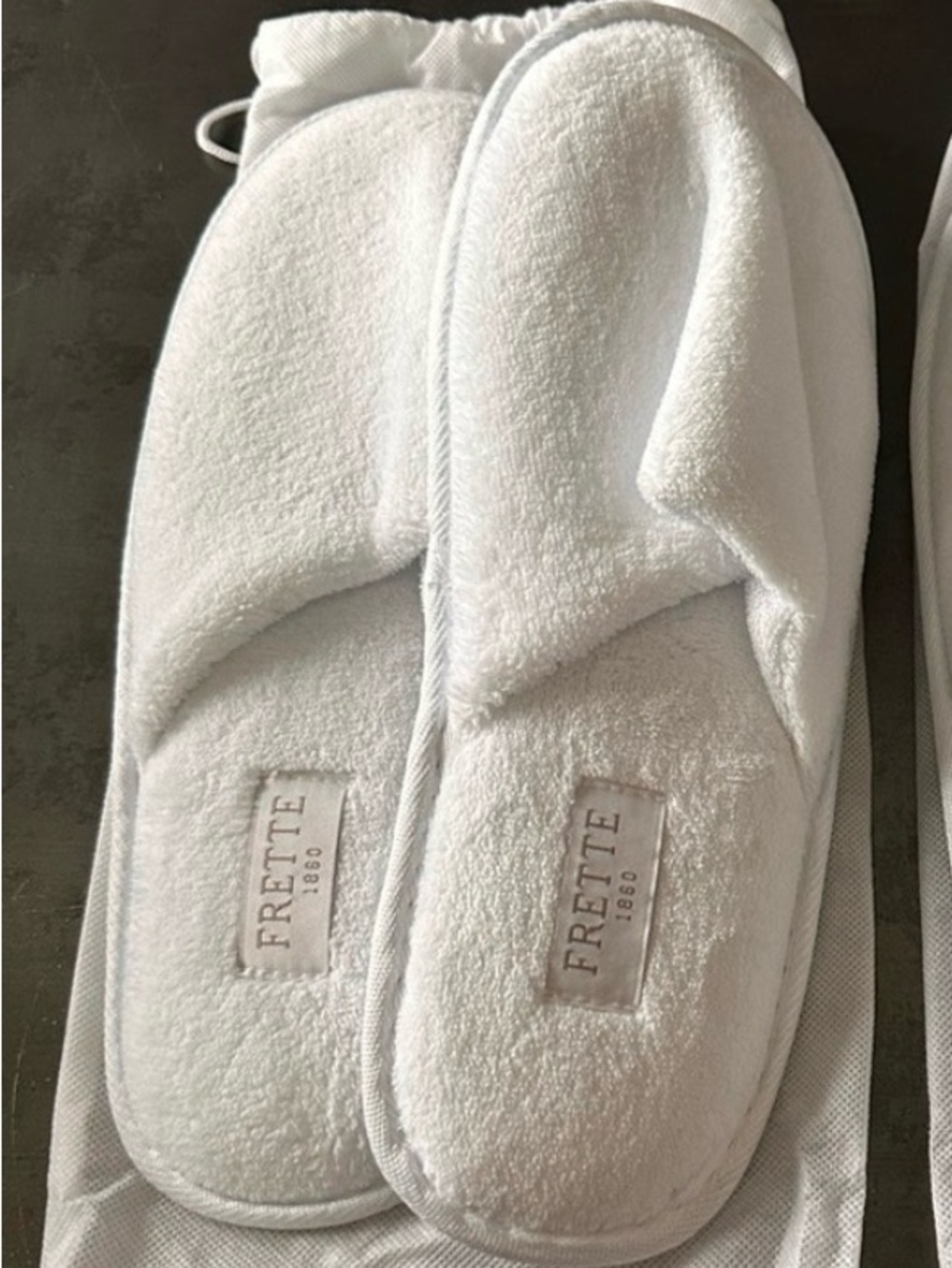 1 pair Unused Brand New St Regis Hotel Frette 1860 Brand Slippers 
Sz Large